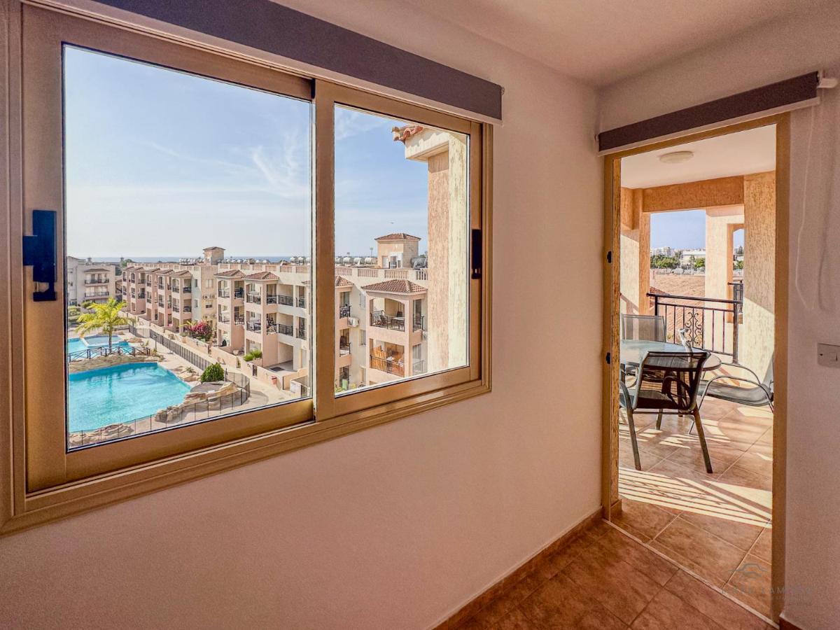 Royal Seacrest Crown-Jewel, 2B, Pools, Sea, Center Leilighet Paphos Eksteriør bilde
